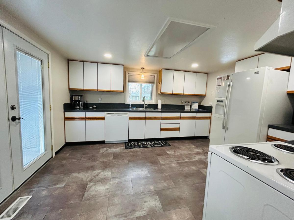 Little Blue Bungalow On Boise'S Bench, Pet Friendly, Fully Fenced Yard With Doggie Door! 2 Miles From Bsu, 5 Minutes From Downtown Boise, Desk And Workstation For Remote Workers, 2 Tv'S Large Walk-In Closet, Good For Mid-Term Stays Zewnętrze zdjęcie